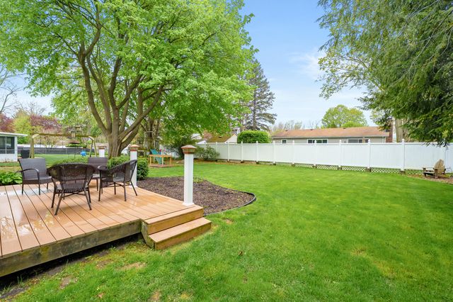 1527 Highgate Road, Kalamazoo, MI 49006