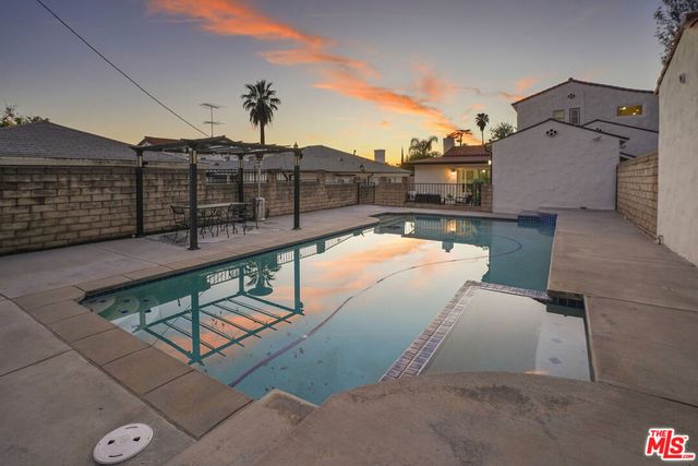 1238 N Isabel Street, Glendale, CA 91207