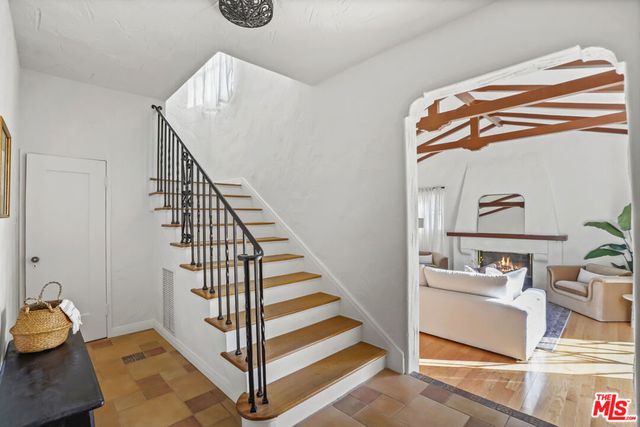 1238 N Isabel Street, Glendale, CA 91207