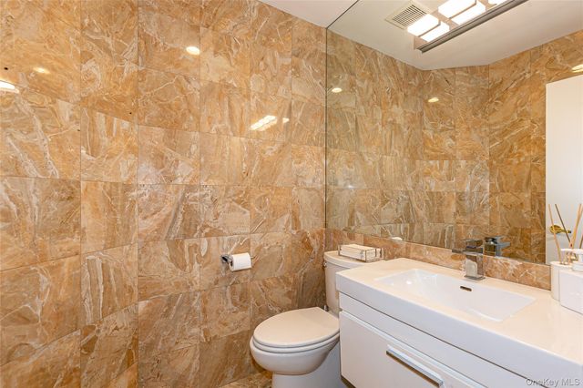 79 Meadow Woods Road, Great Neck, NY 11020