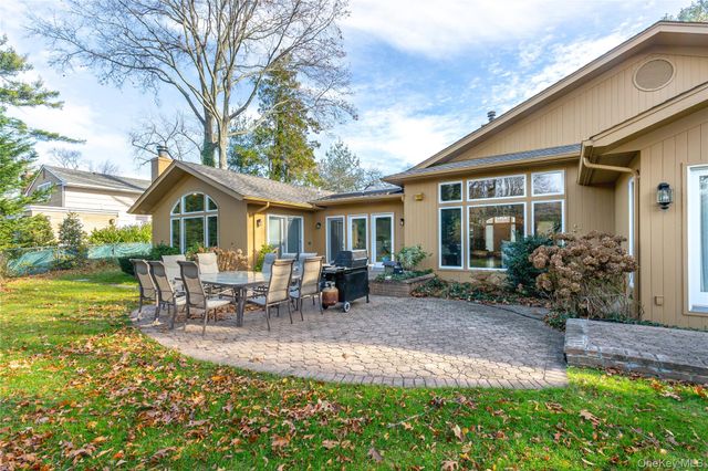 79 Meadow Woods Road, Great Neck, NY 11020