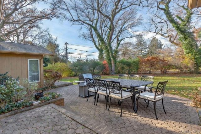 79 Meadow Woods Road, Great Neck, NY 11020