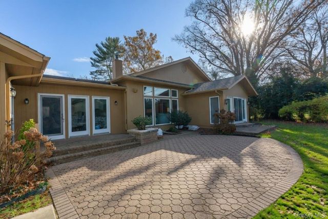 79 Meadow Woods Road, Great Neck, NY 11020