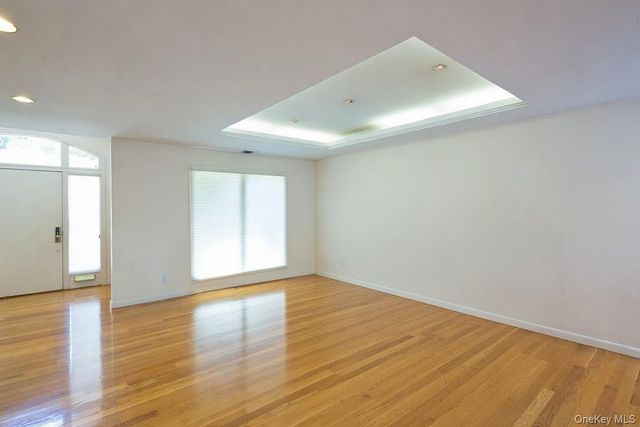 79 Meadow Woods Road, Great Neck, NY 11020