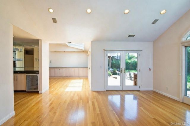 79 Meadow Woods Road, Great Neck, NY 11020