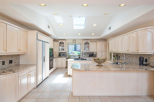 79 Meadow Woods Road, Great Neck, NY 11020