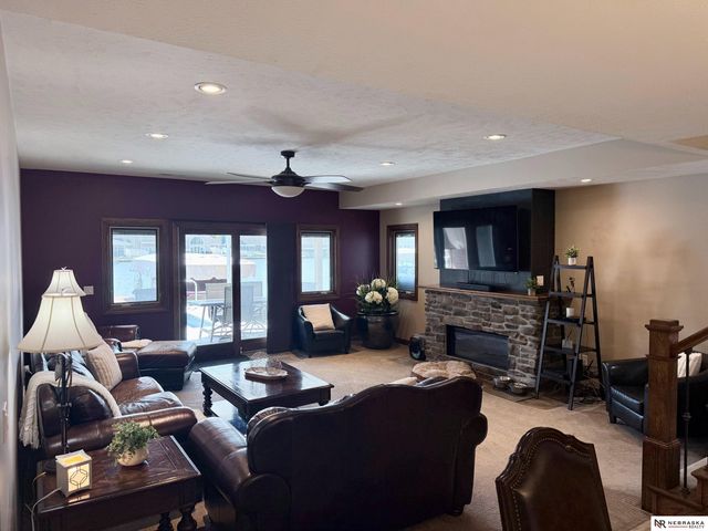 609 Pier 1, Lincoln, NE 68528