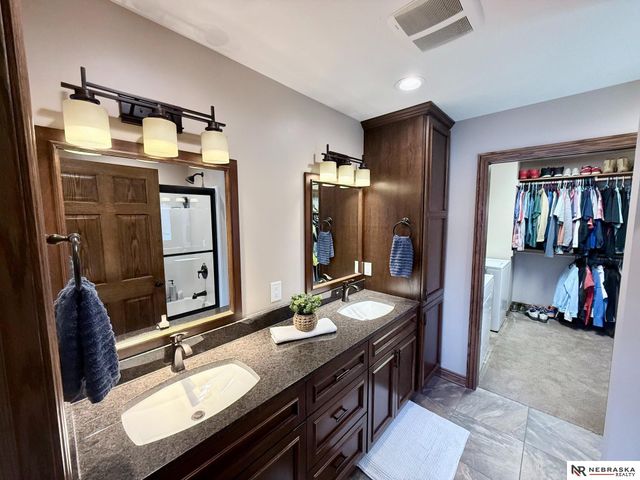 609 Pier 1, Lincoln, NE 68528