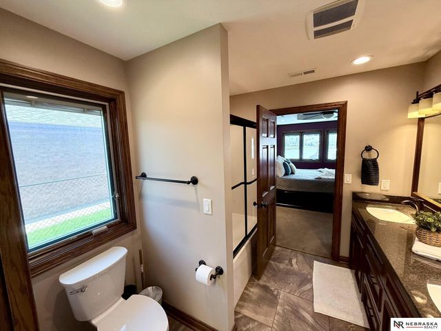 609 Pier 1, Lincoln, NE 68528