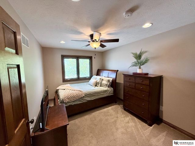 609 Pier 1, Lincoln, NE 68528