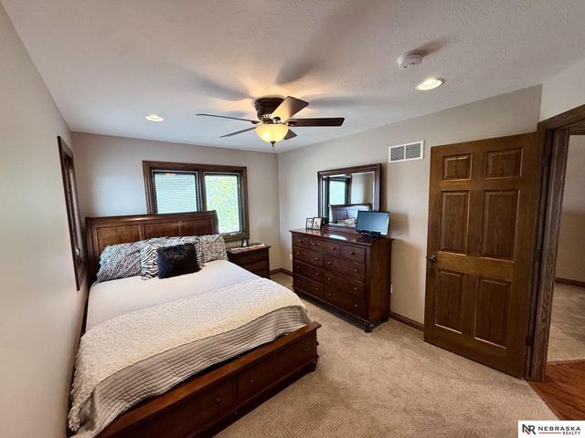 609 Pier 1, Lincoln, NE 68528