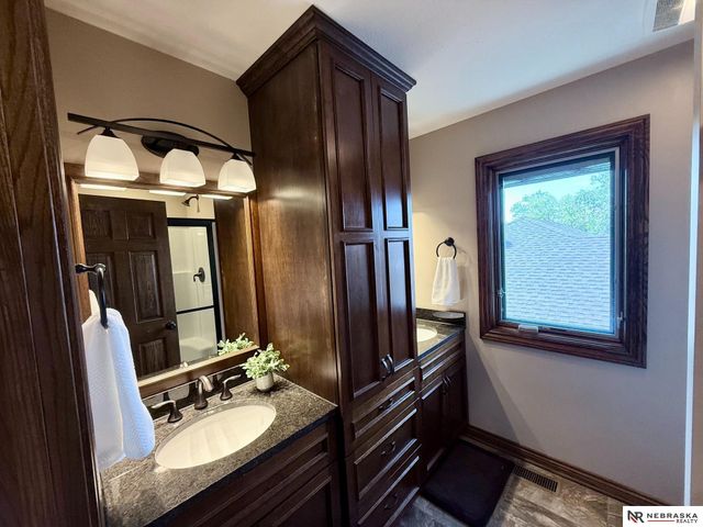 609 Pier 1, Lincoln, NE 68528