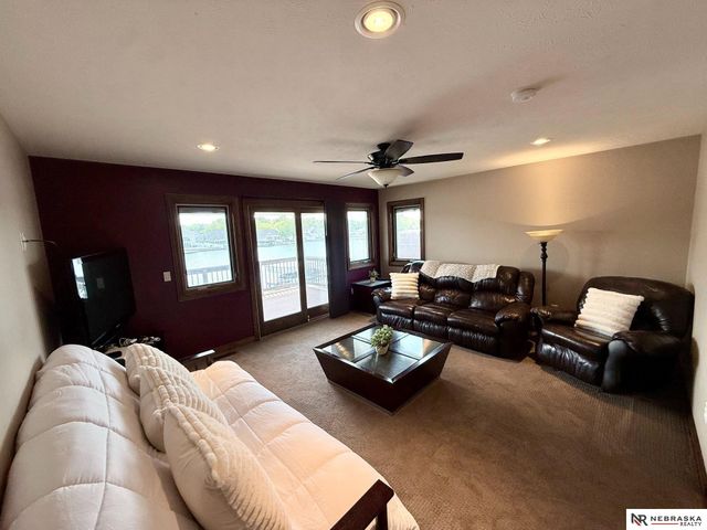 609 Pier 1, Lincoln, NE 68528