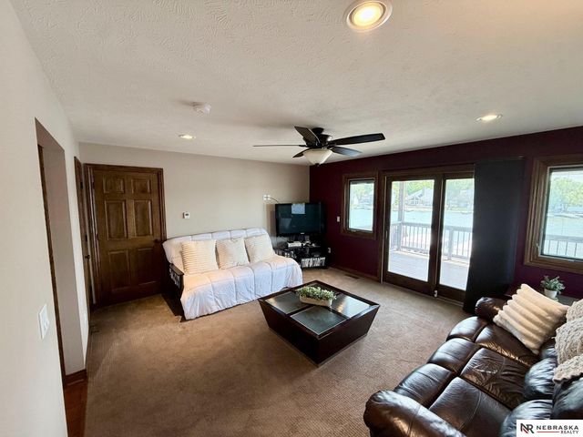 609 Pier 1, Lincoln, NE 68528