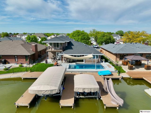 609 Pier 1, Lincoln, NE 68528