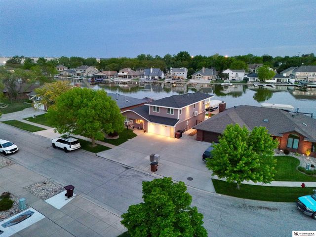 609 Pier 1, Lincoln, NE 68528