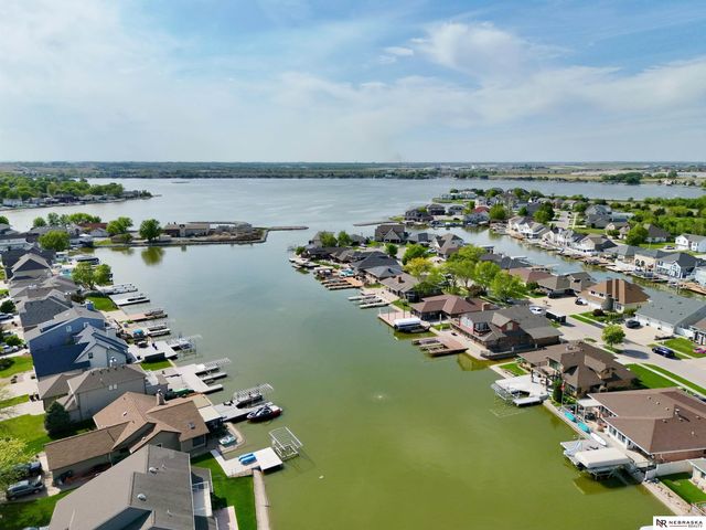 609 Pier 1, Lincoln, NE 68528