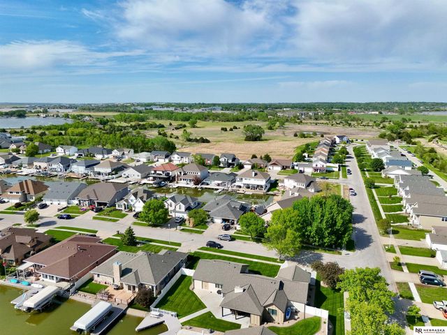609 Pier 1, Lincoln, NE 68528