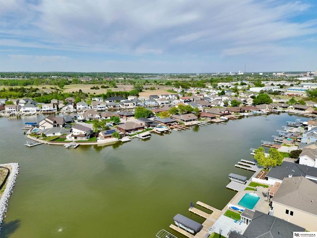 609 Pier 1, Lincoln, NE 68528