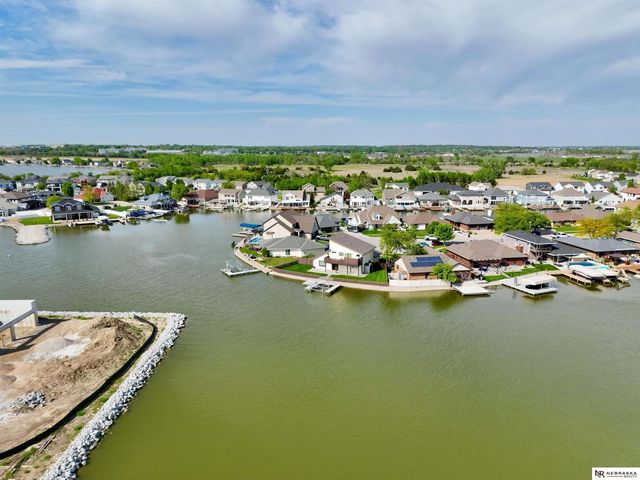 609 Pier 1, Lincoln, NE 68528