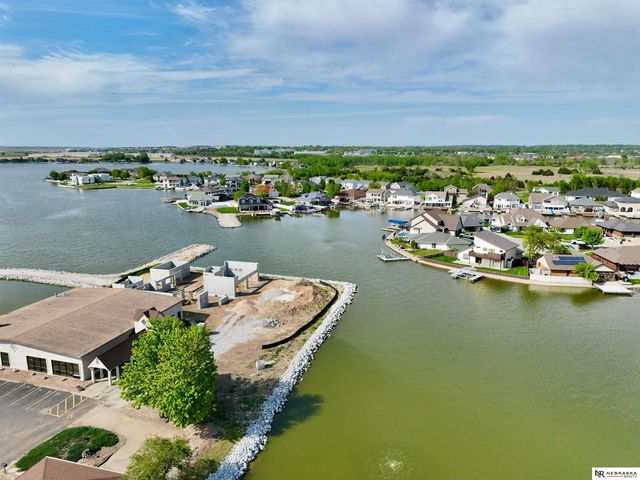 609 Pier 1, Lincoln, NE 68528