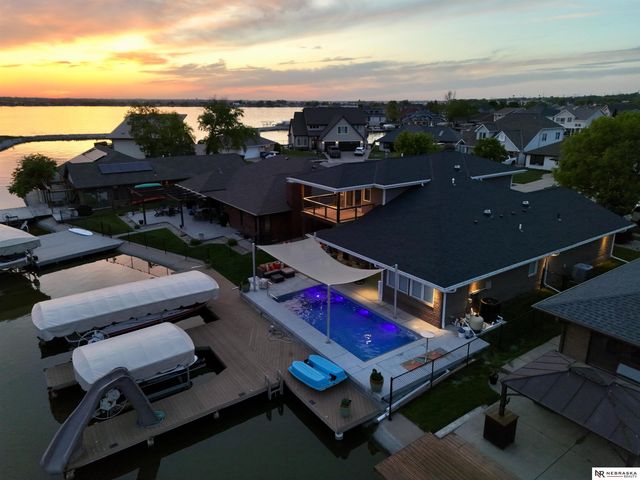 609 Pier 1, Lincoln, NE 68528