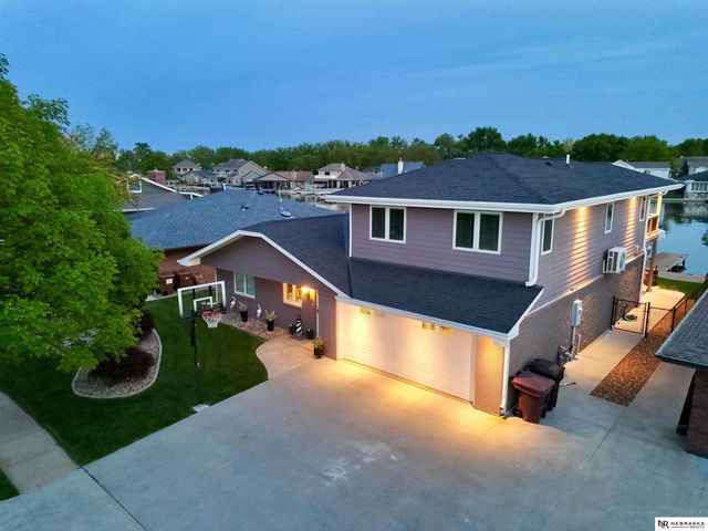 609 Pier 1, Lincoln, NE 68528