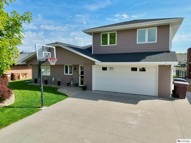 609 Pier 1, Lincoln, NE 68528