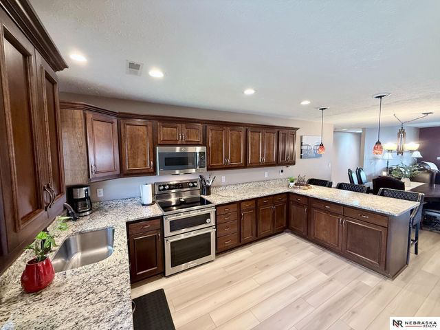 609 Pier 1, Lincoln, NE 68528