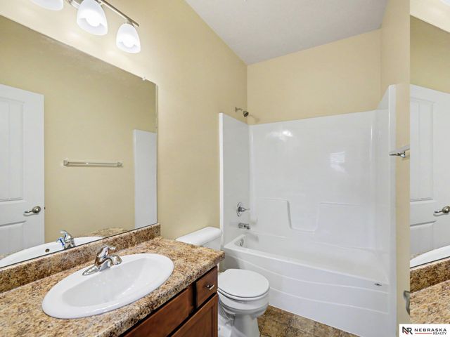 1807 Mayflower Road, Bellevue, NE 68123