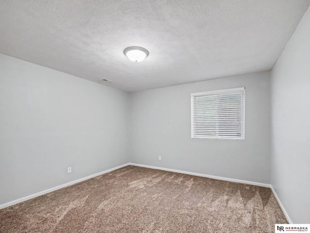 1807 Mayflower Road, Bellevue, NE 68123