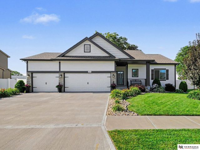 1807 Mayflower Road, Bellevue, NE 68123