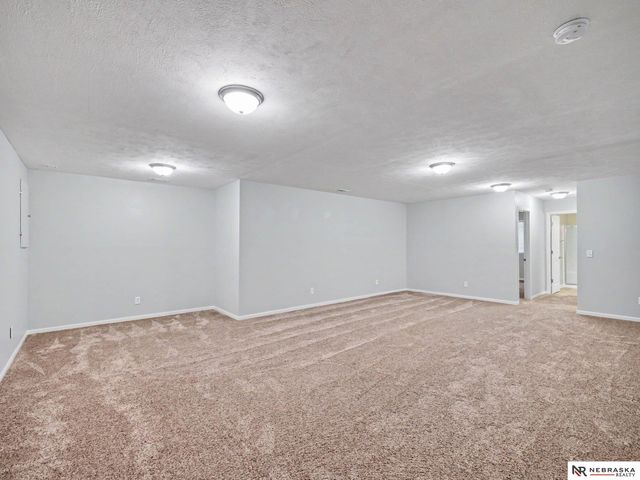1807 Mayflower Road, Bellevue, NE 68123