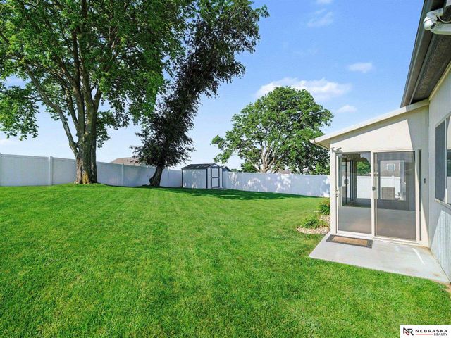 1807 Mayflower Road, Bellevue, NE 68123