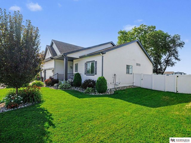 1807 Mayflower Road, Bellevue, NE 68123