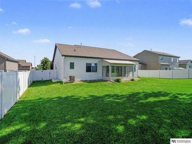 1807 Mayflower Road, Bellevue, NE 68123
