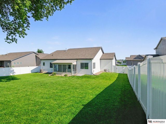 1807 Mayflower Road, Bellevue, NE 68123