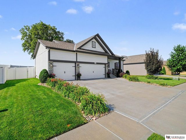 1807 Mayflower Road, Bellevue, NE 68123