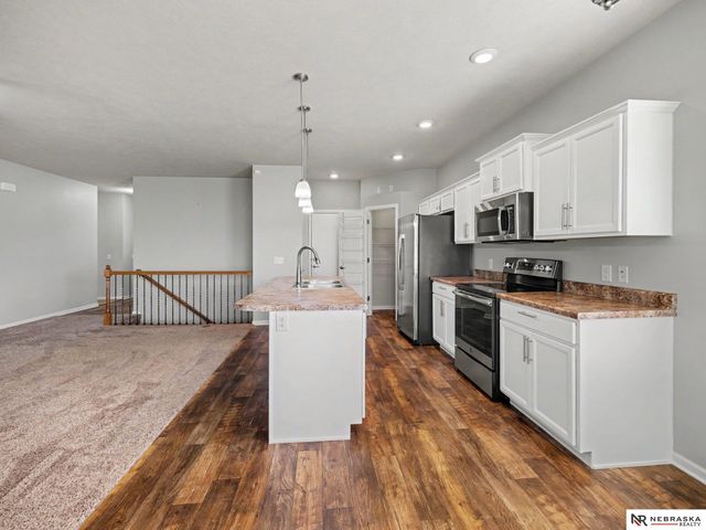 1807 Mayflower Road, Bellevue, NE 68123