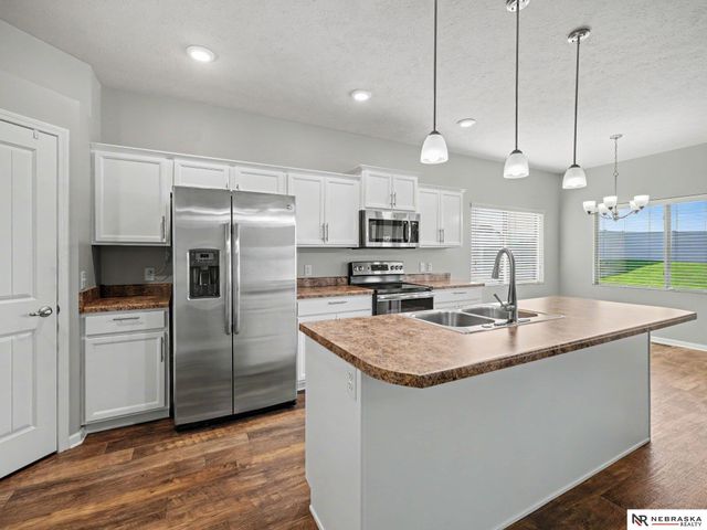 1807 Mayflower Road, Bellevue, NE 68123