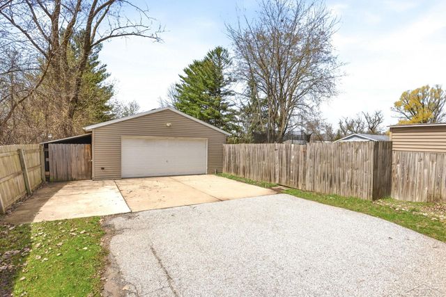 130 S Miller Road, Saginaw, MI 48609