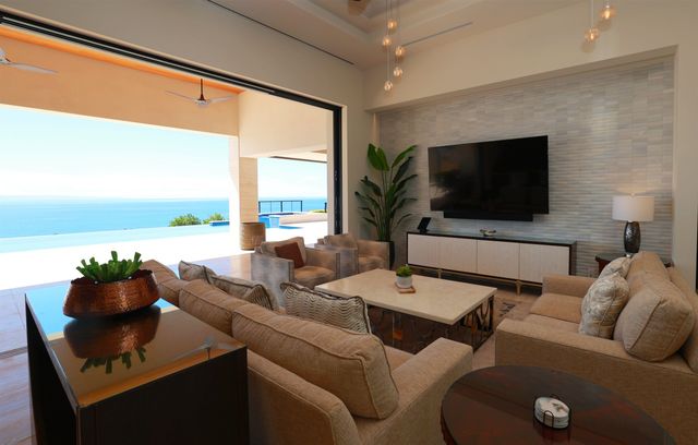 320 Luawai St, Lahaina, HI 96761