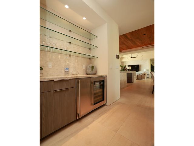 320 Luawai St, Lahaina, HI 96761