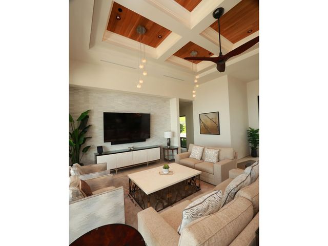 320 Luawai St, Lahaina, HI 96761