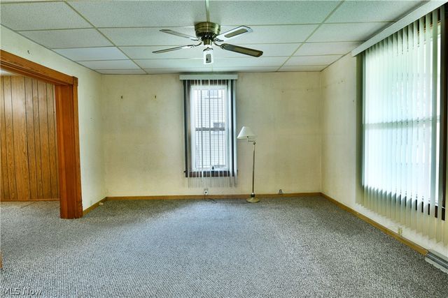 211 E Wilson Avenue, Girard, OH 44420