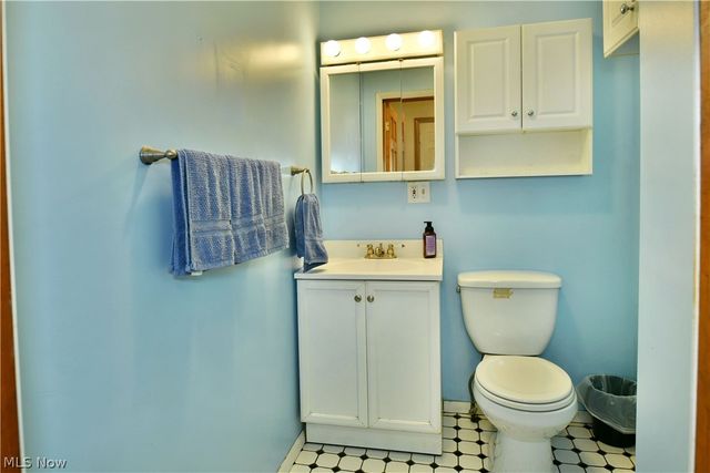 211 E Wilson Avenue, Girard, OH 44420