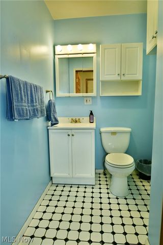 211 E Wilson Avenue, Girard, OH 44420