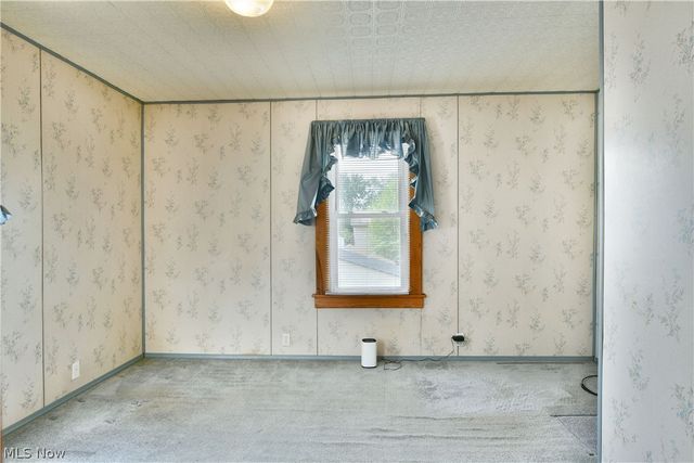 211 E Wilson Avenue, Girard, OH 44420