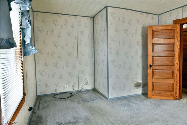 211 E Wilson Avenue, Girard, OH 44420