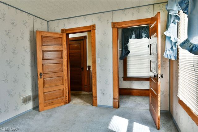 211 E Wilson Avenue, Girard, OH 44420
